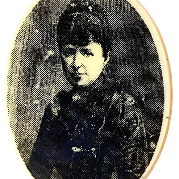 Vintage Portrait Photo Brooch Victorian Lady Picture Made in West Germany - Picture 2 of 8